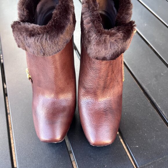 GUESS "Ivorie" Black Leather Faux Fur Trim Ankle Booties Women's - Picture 6 of 12